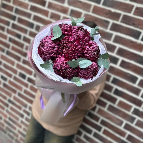Букет из одноголовых хризантем "Вихрь чувств"