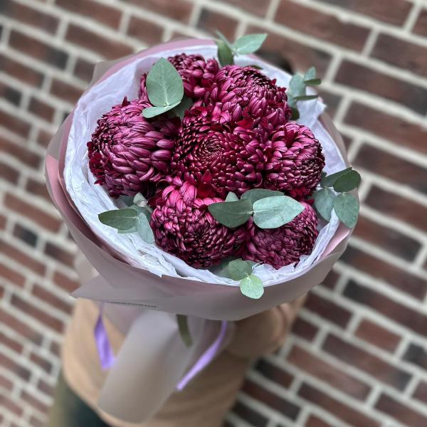 Букет из одноголовых хризантем "Вихрь чувств"