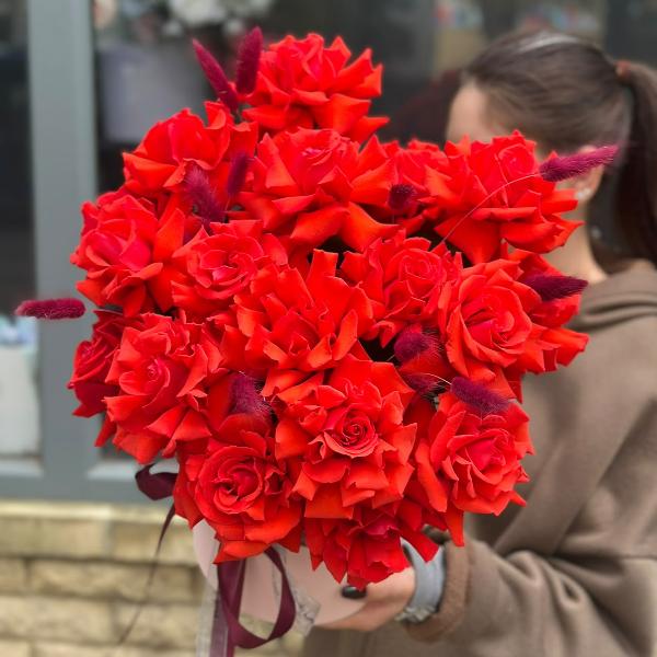Композиция из вывернутых роз "Коррида"